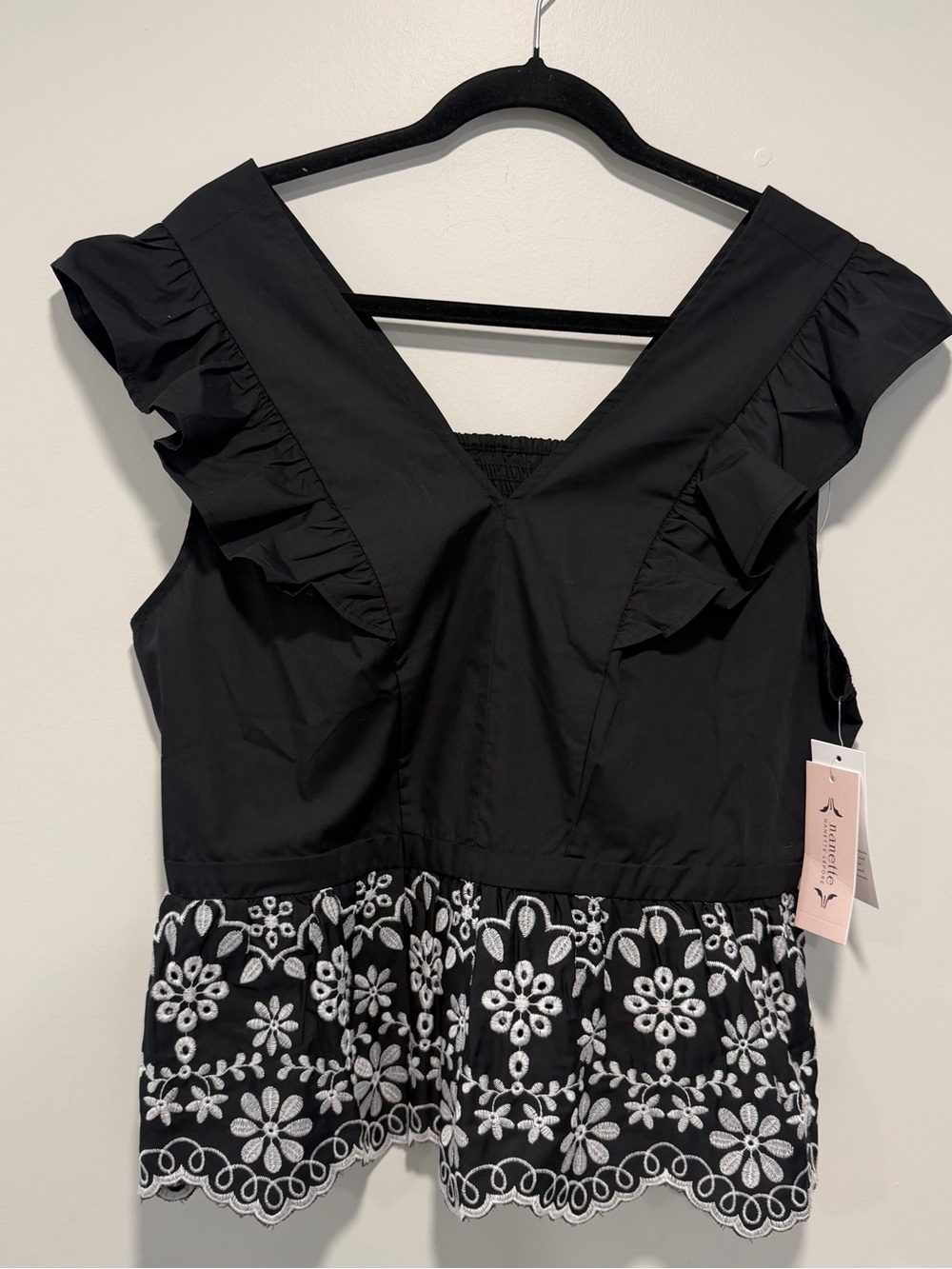 Nanette Lepore Women’s Raffle Sleeve V-Neck Embroidered Black/ White Top Sz L /G